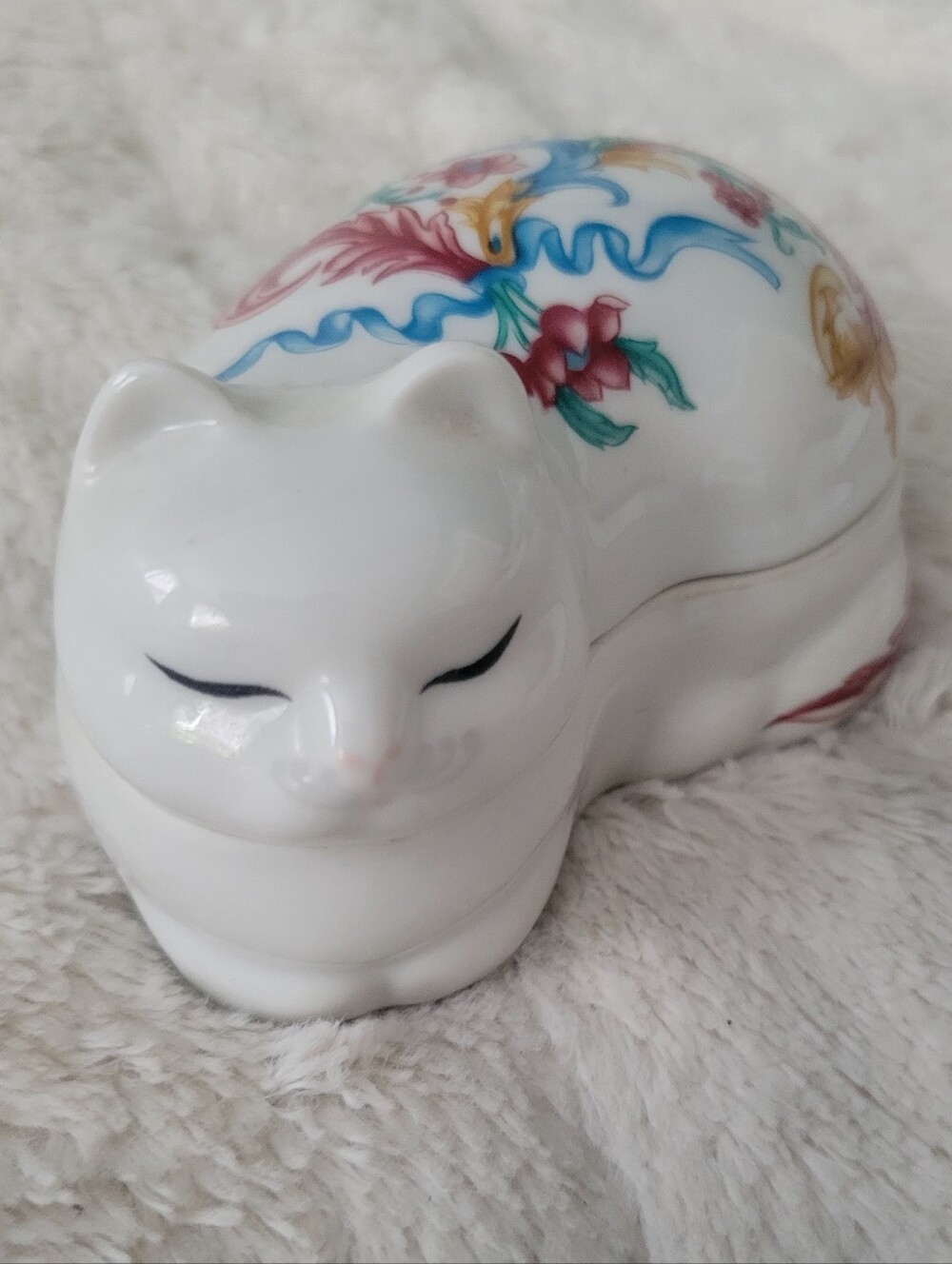Elizabeth Arden Decorative Ceramic Cat Trinket Box with Multicolor Floral Design